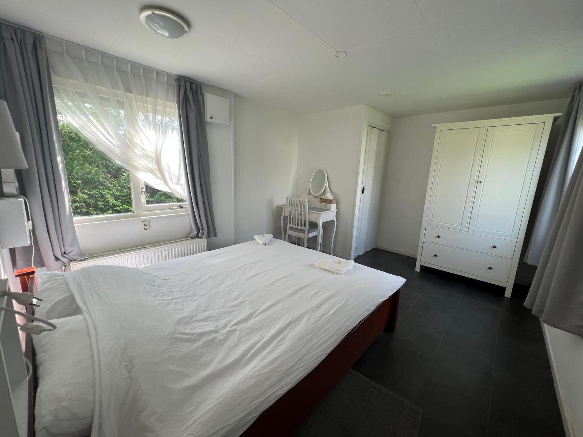 Ruime Chalet Midden In De Natuur In Lith Ngoại thất bức ảnh