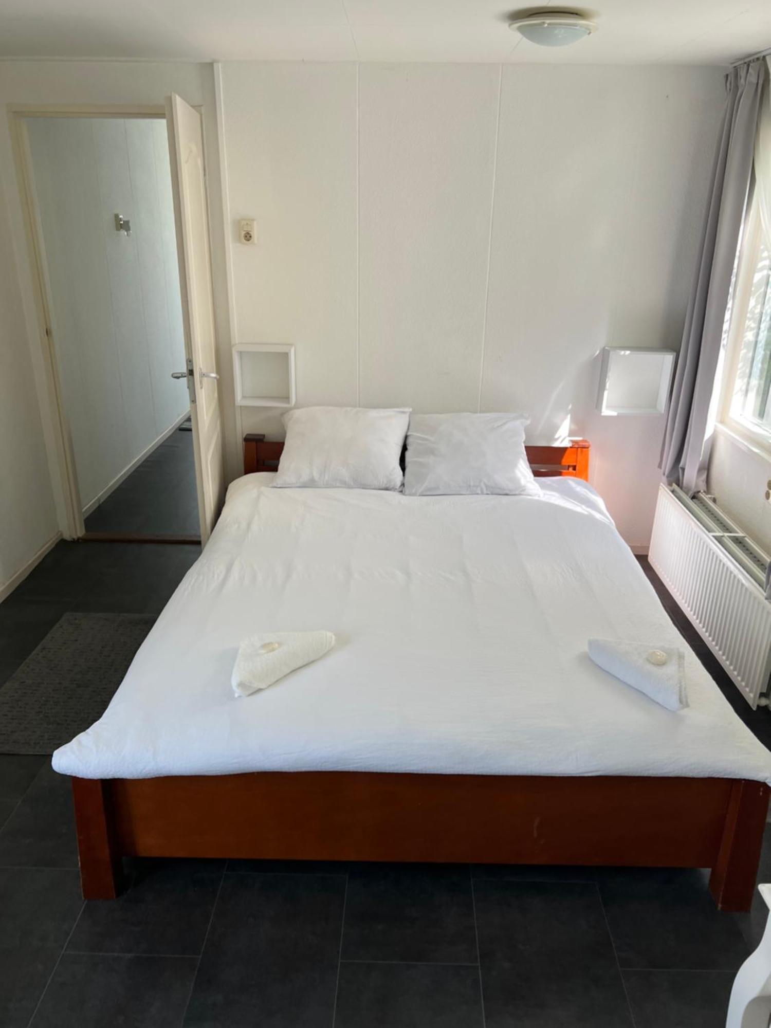 Ruime Chalet Midden In De Natuur In Lith Ngoại thất bức ảnh